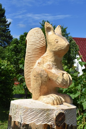 Eichhörnchen (Baumstamm)
